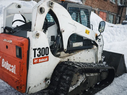 Bobcat  Мини погрузчик T300